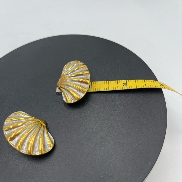 Large Seashell Shiny Polished Gold tone Textured Silver tone  Clip Earrings - Picture 10 of 15